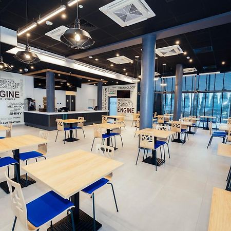 Blue Hotel Kalisz  Ngoại thất bức ảnh