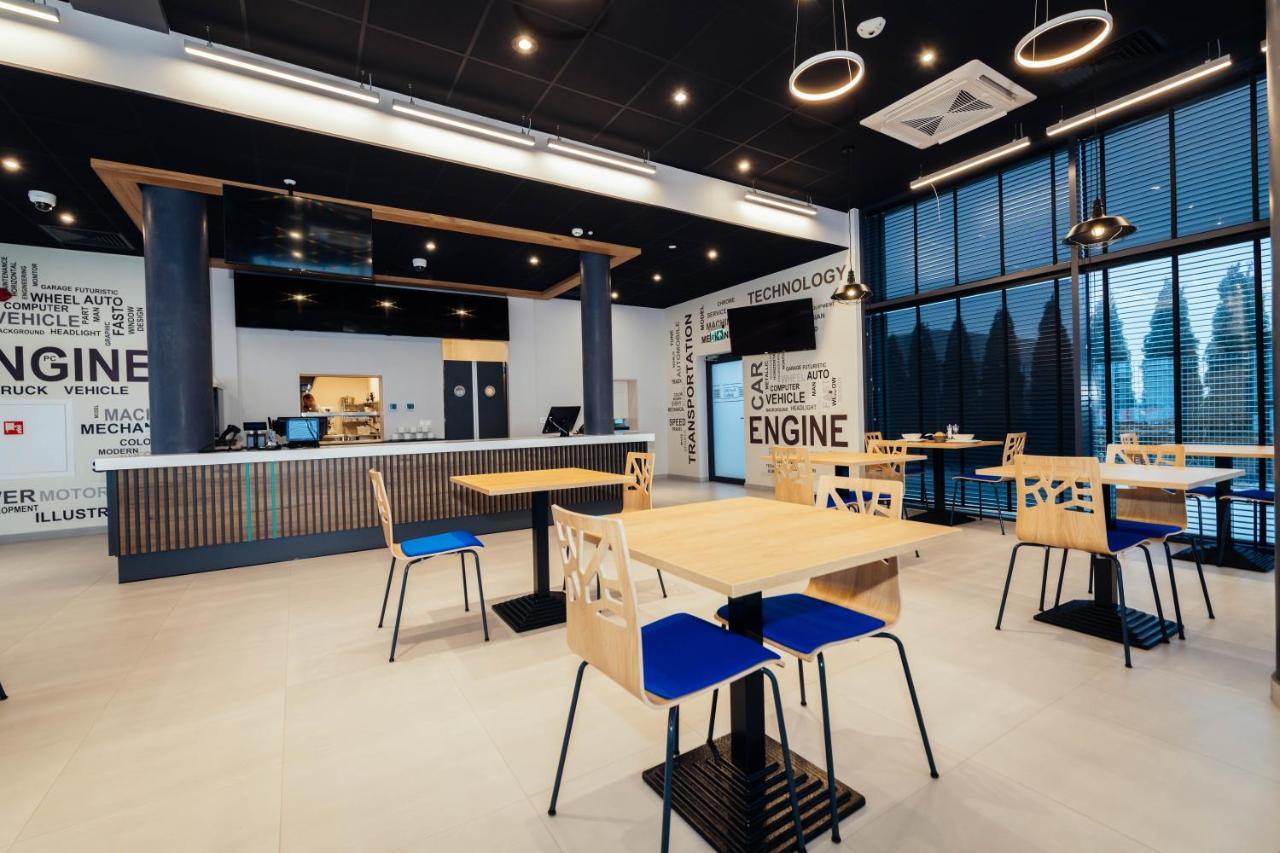 Blue Hotel Kalisz  Ngoại thất bức ảnh